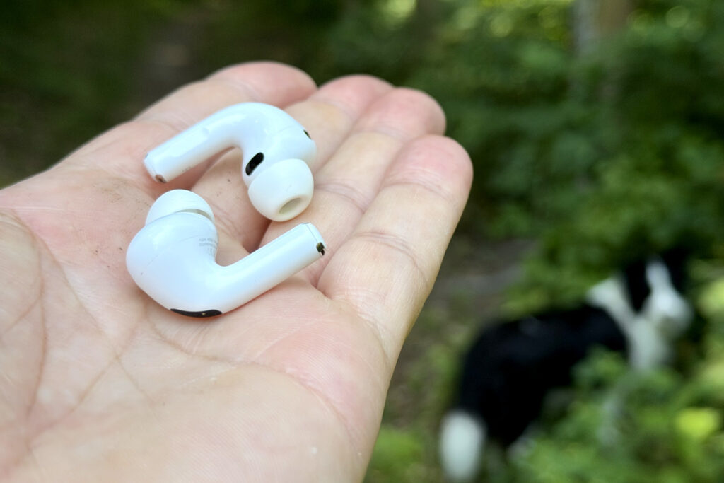 AirPods Pro 3 recenze - v ruce