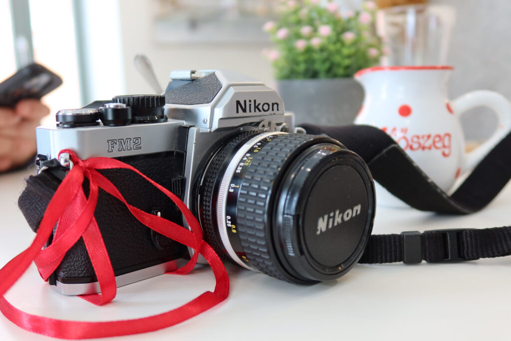 Canon PowerShot G7 X Mark III recenze 2026 - Fotoaparát Nikon s červenou stuhou