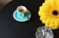 Canon PowerShot V1 - květina a káva