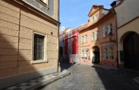 Uličky Prahy - recenze foťáku Canon R5 Mark II