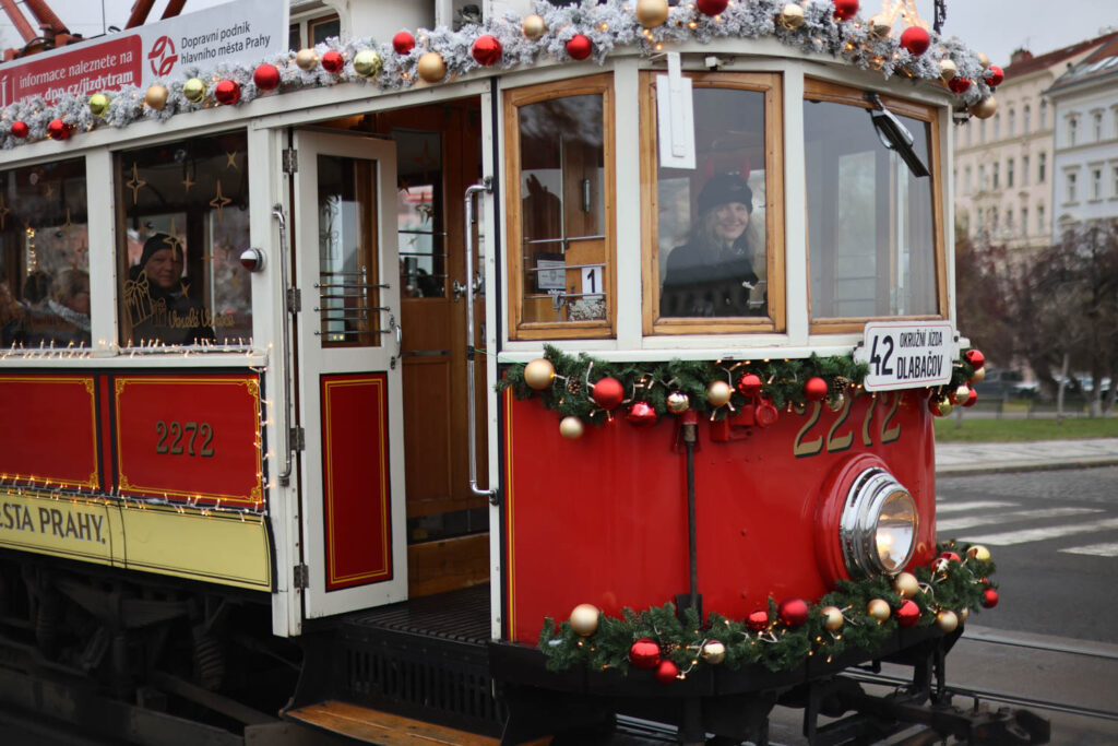 Canon RF 45mm F1.2 STM - recenze - tramvaj