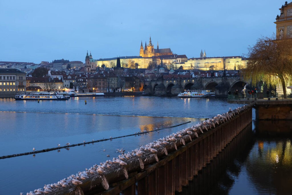 Canon RF 45mm F1.2 STM - recenze - Praha v noci