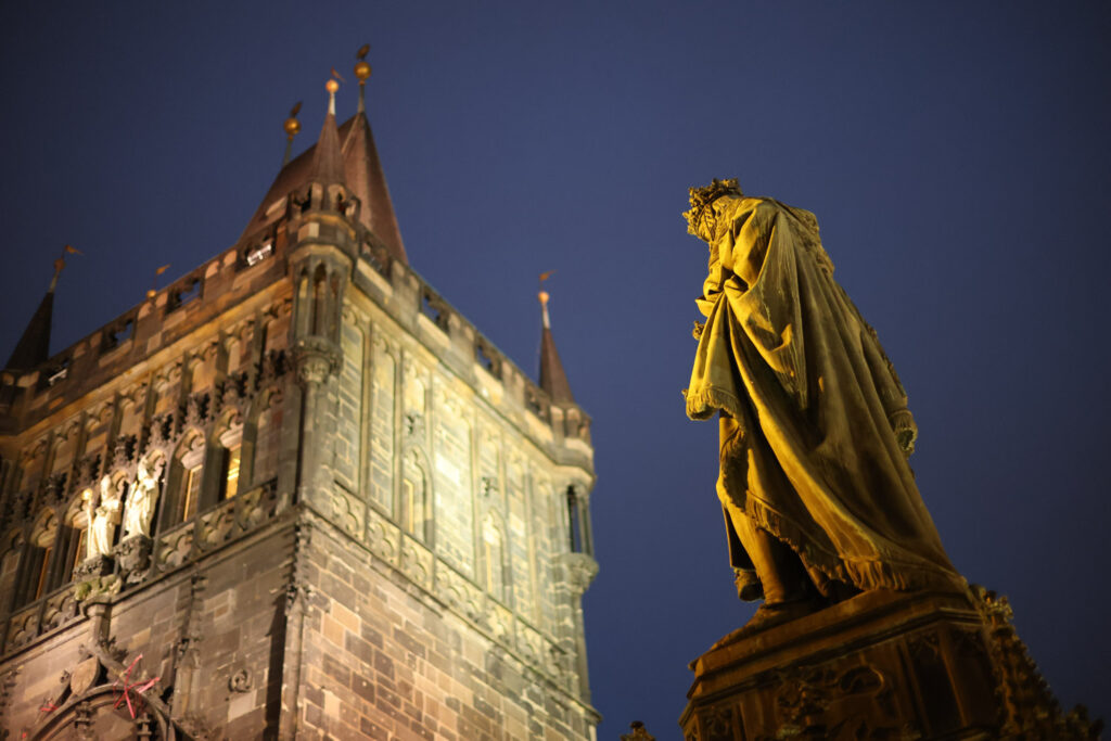 Canon RF 45mm F1.2 STM - recenze - Praha v noci