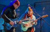 Recenze Google Pixel 9 Pro XL - muzikanti na koncertu