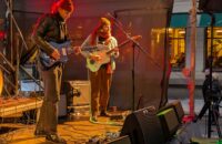 Recenze Google Pixel 9 Pro XL - muzikanti na koncertu