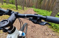 POCO F7 Ultra recenze - na kole