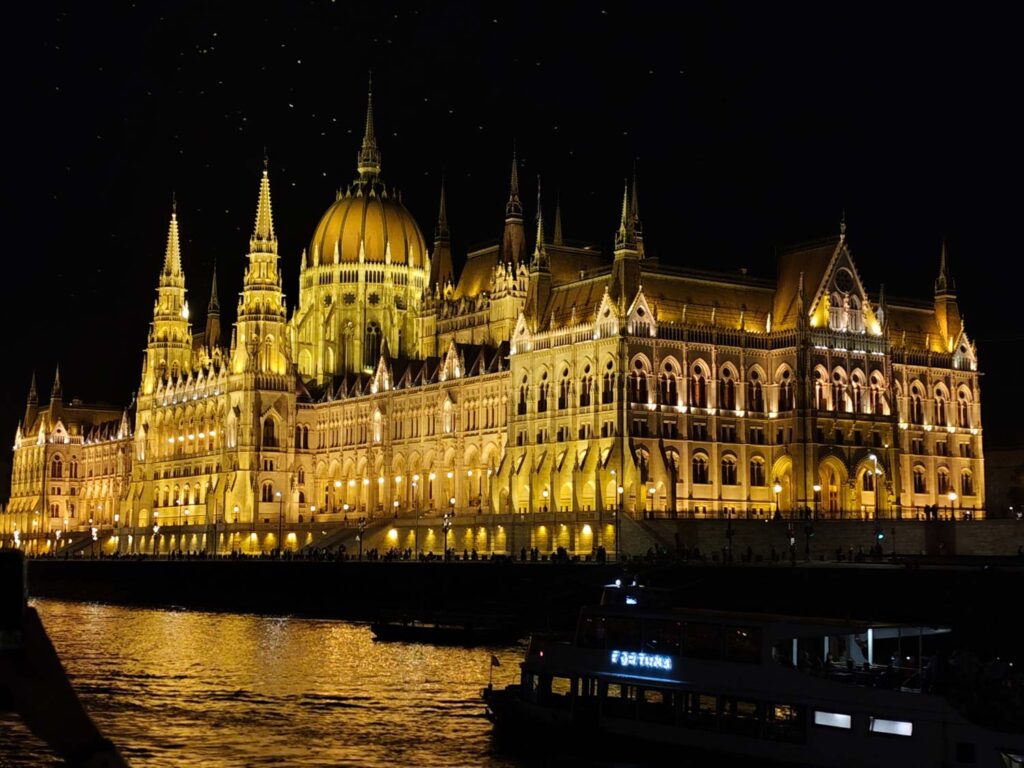 Xiaomi Redmi Note 17 Pro Max 5G recenze - Budapešť - Parlament