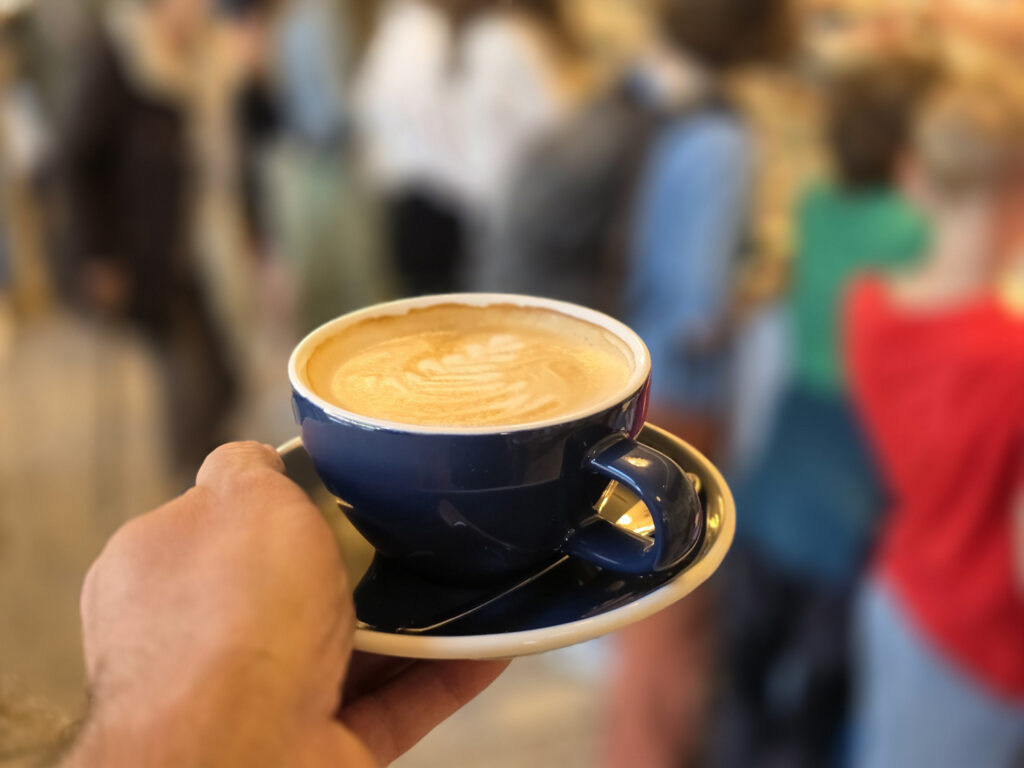 Samsung Galaxy S25 Ultra recenze káva