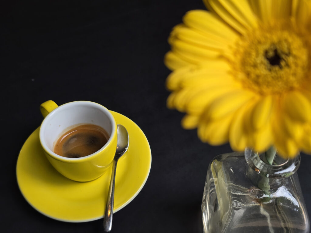 Samsung Galaxy S25 Ultra recenze káva