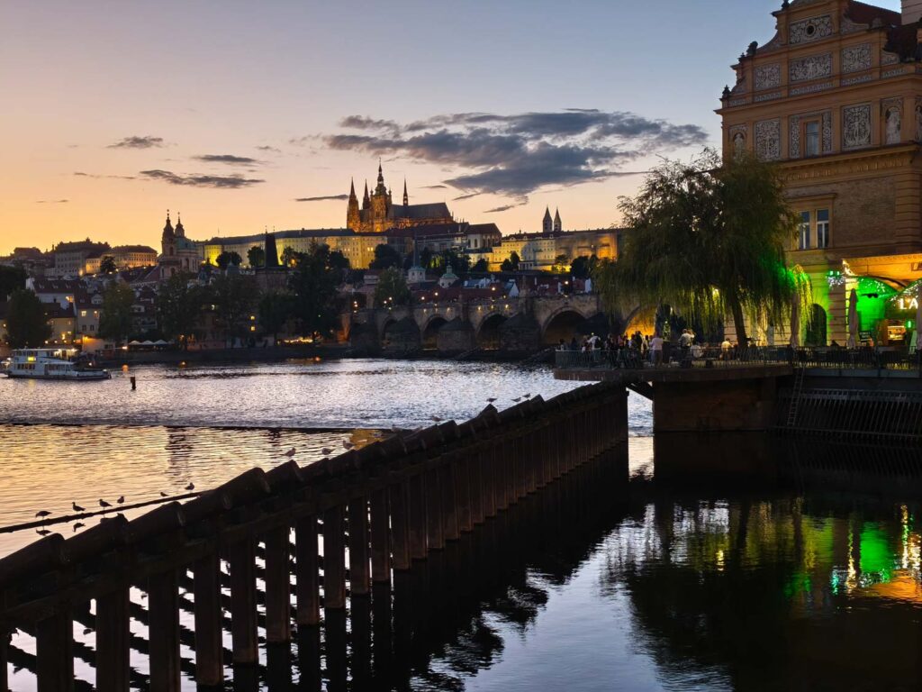 Xiaomi 15T Pro - recenze - noční Praha