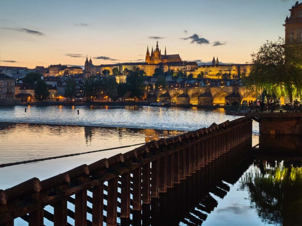 Xiaomi 17T Pro recenze, Praha v noci