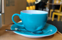 Recenze Xiaomi Redmi Note 14 Pro+ 5G - hrnek v kavárně