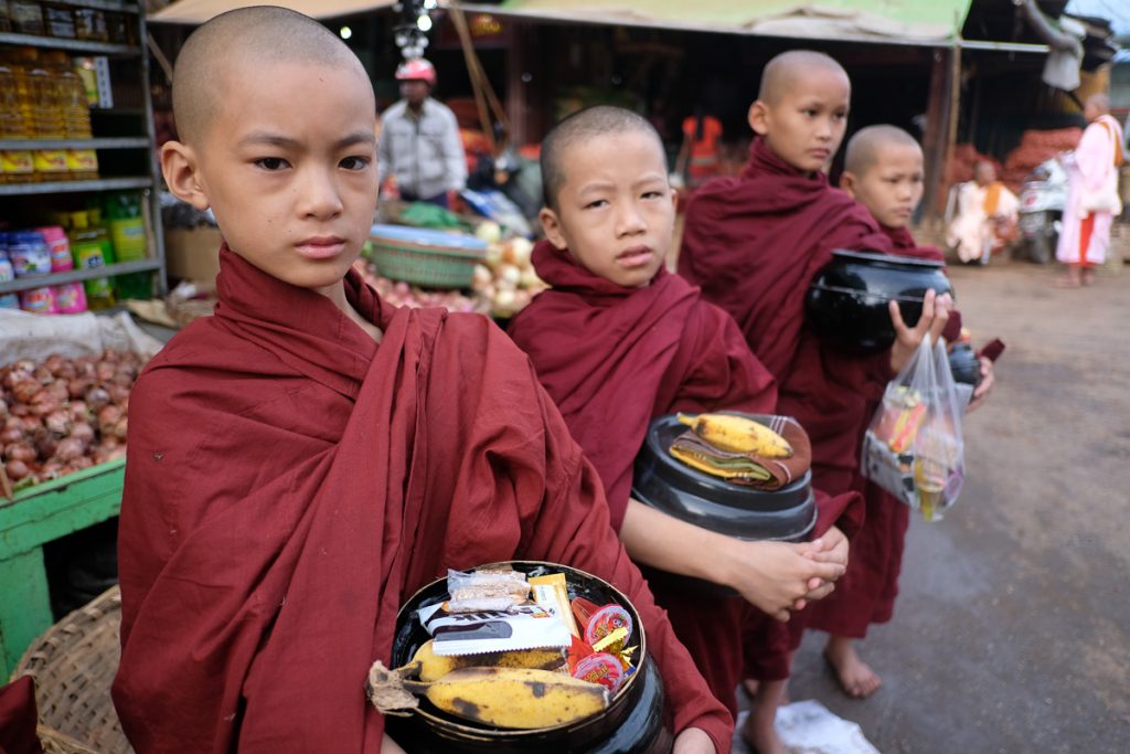Mniši, Mandalaj