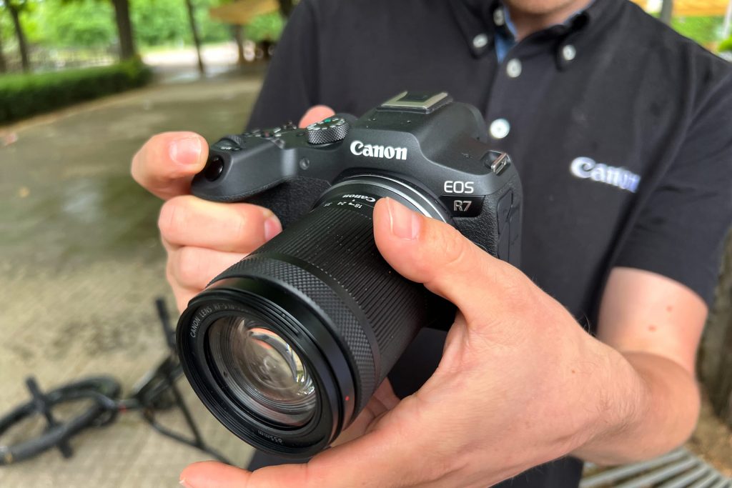 Canon EOS R7