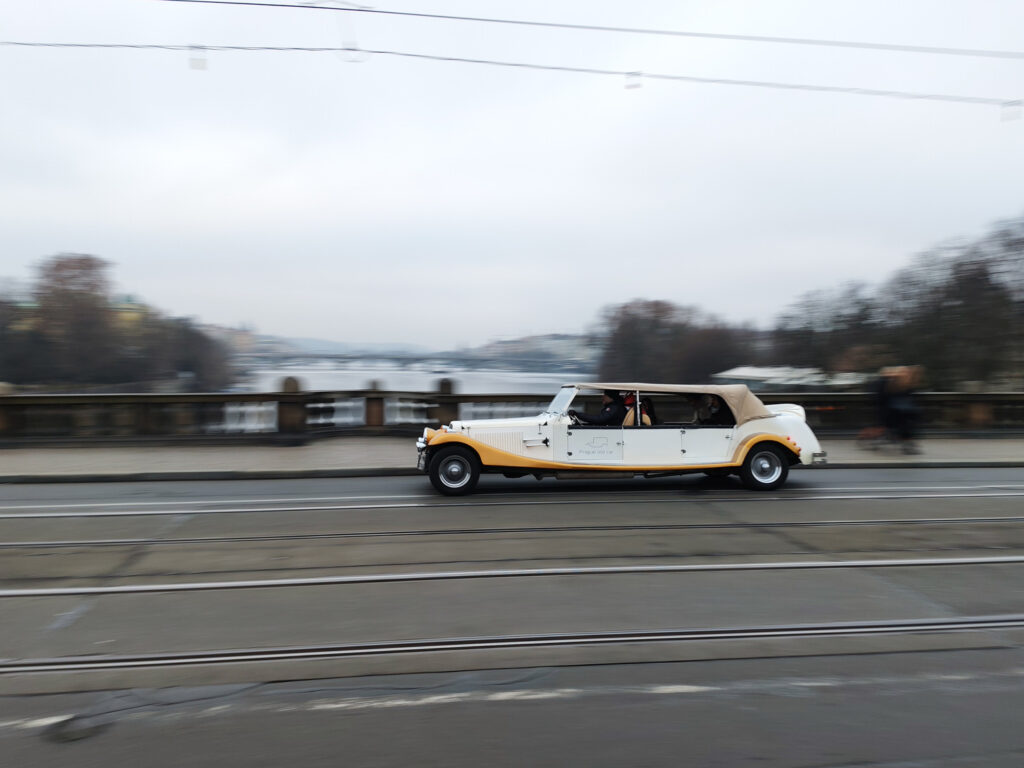 Honor 400 - recenze - Praha - panning