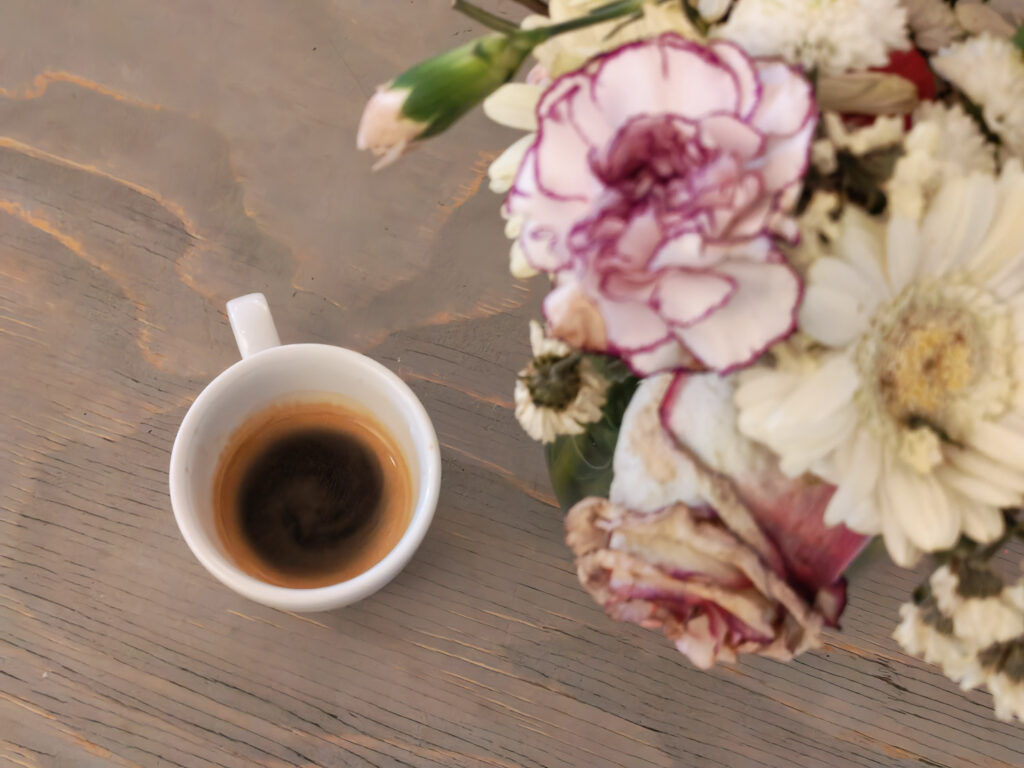 Honor 400 - recenze - káva