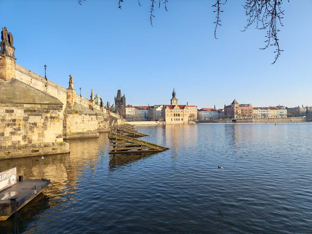 Honor Magic8 Pro - recenze - most