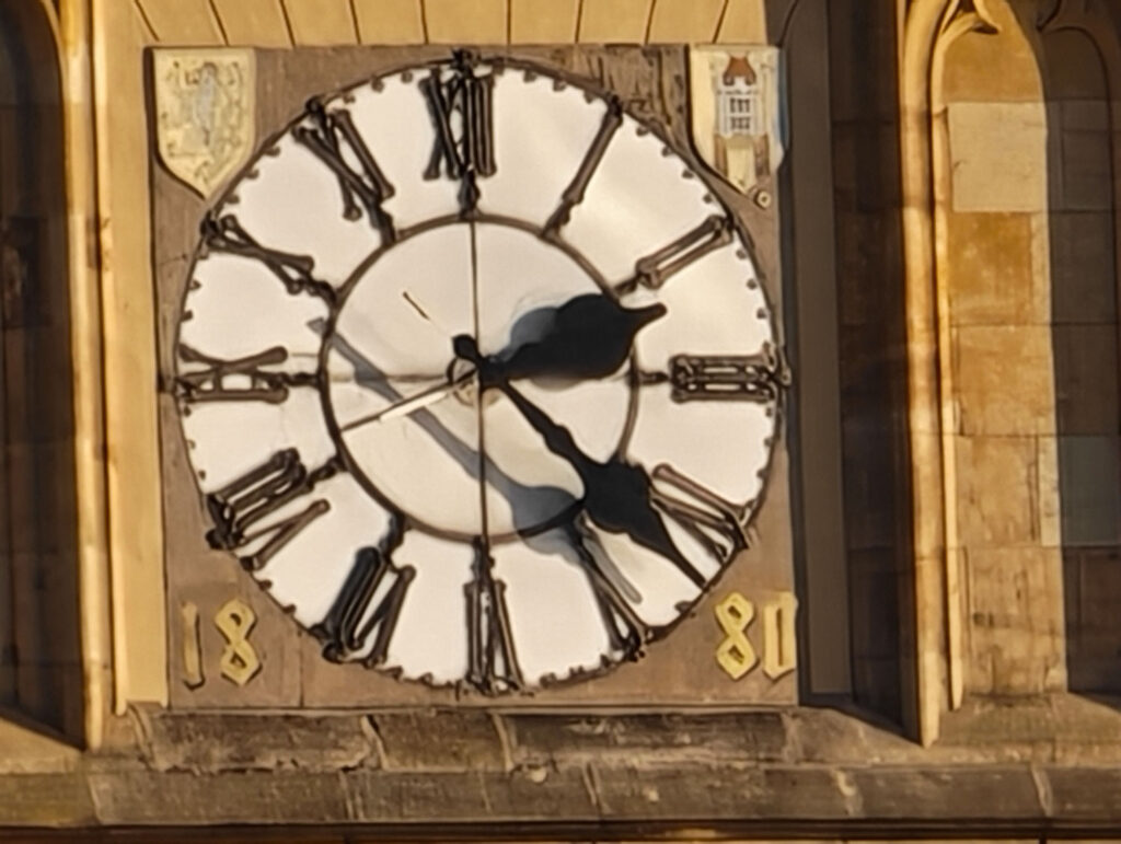 Honor Magic8 Pro - recenze - hodiny zoomem