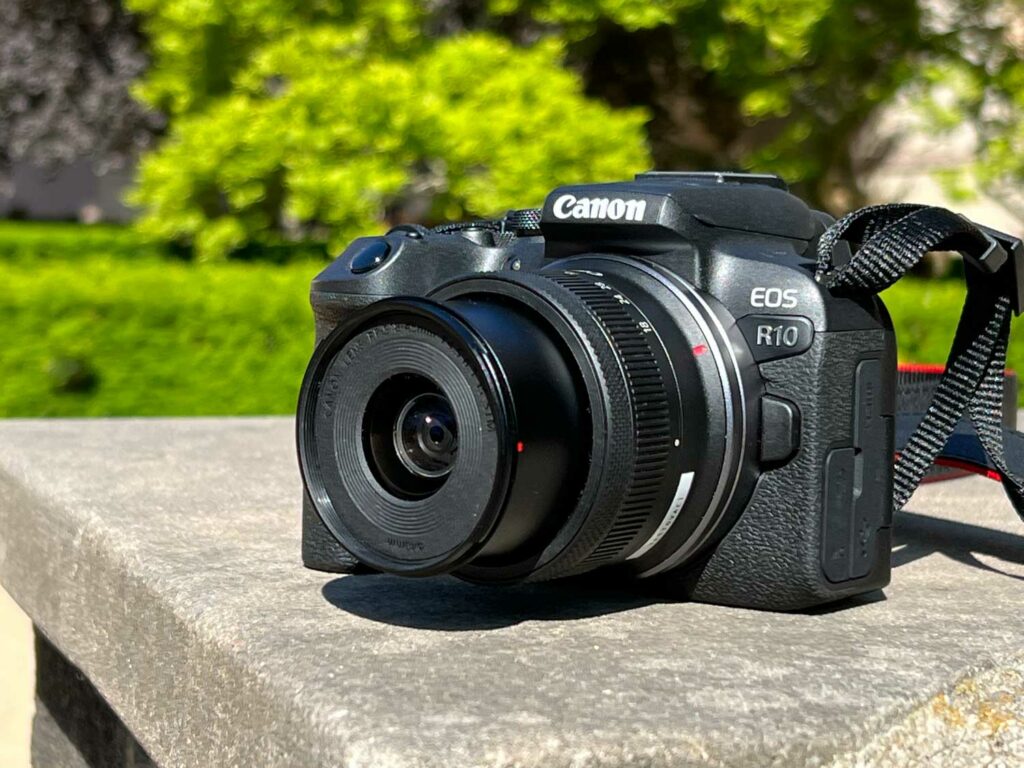 Foťák Canon R10