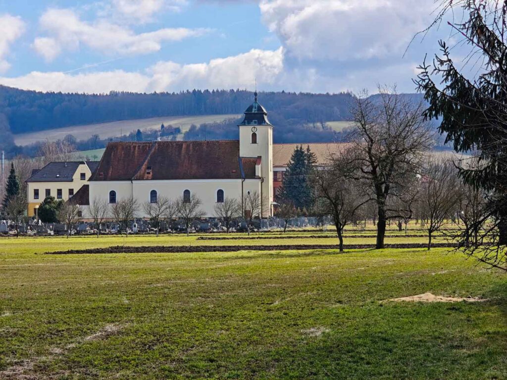 recenze Xiaomi 17 - Štítná nad Vláří, kostel