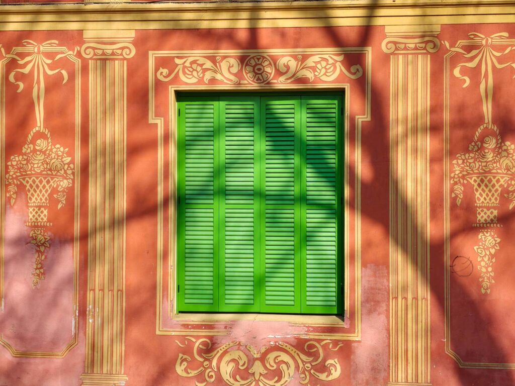 recenze Xiaomi 17 - barvy v Barceloně, okno