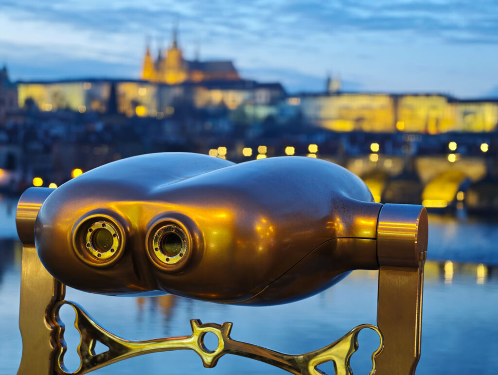 Recenze Xiaomi 17 Ultra - noční Praha