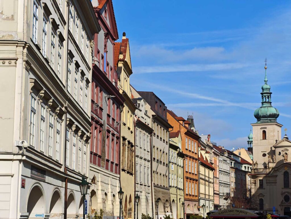 Recenze Xiaomi 17 Ultra - Praha - barvy